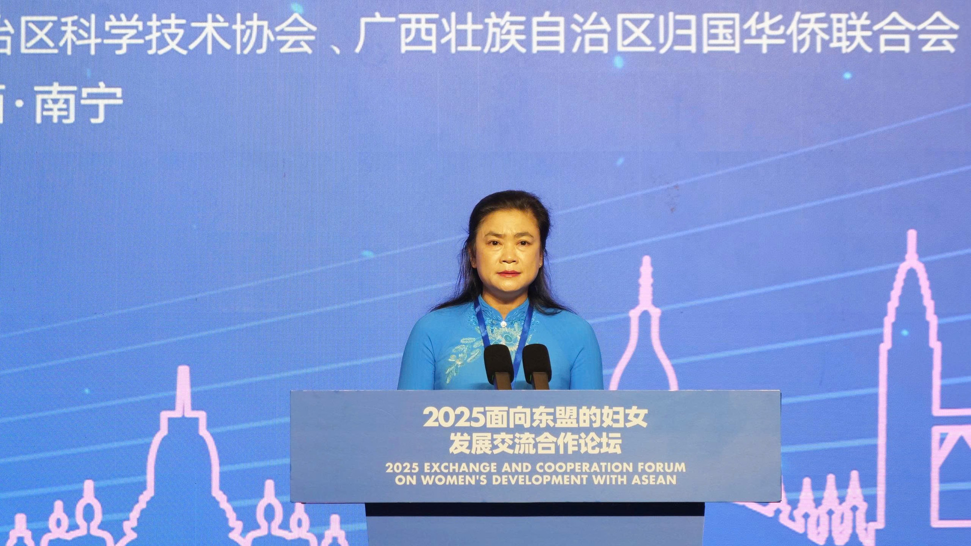 越南妇联常务副主席杜氏秋致辞。 gen-h-z6809800418628-3cf76a94e3a9918c46a70c5b3d13b5e9.jpg