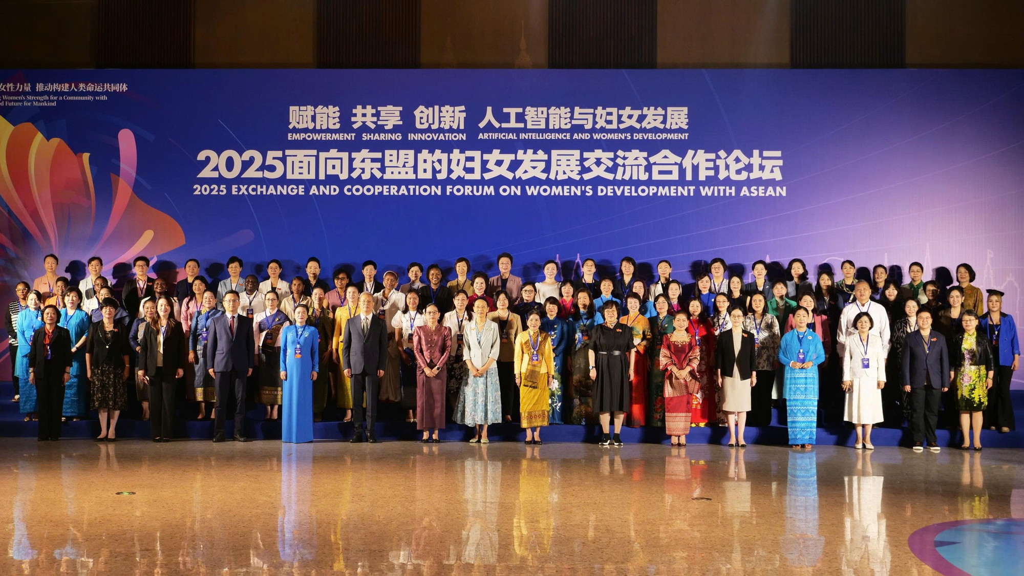 全体代表合影留念。 gen-h-z6809800095305-b178fd239c95a007f5302940d673e0b9.jpg