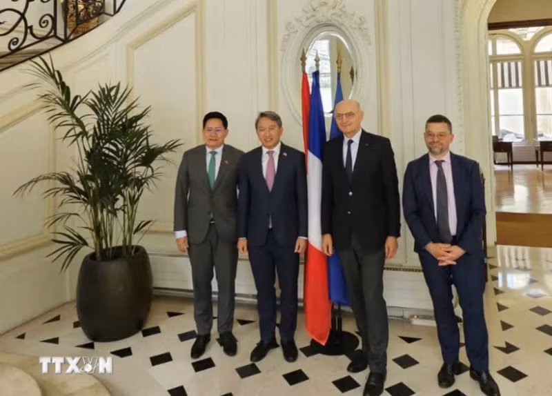 两国司法部代表合影。