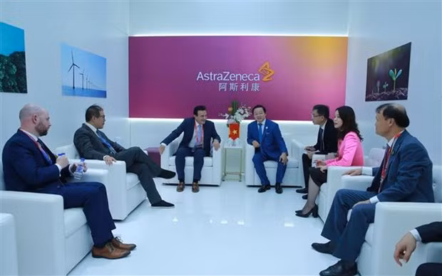 陈红河副总理会见阿斯利康全球首席执行官苏博科。