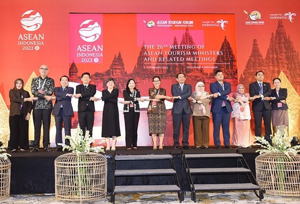 参会的东盟国家旅游机构代表合影。
