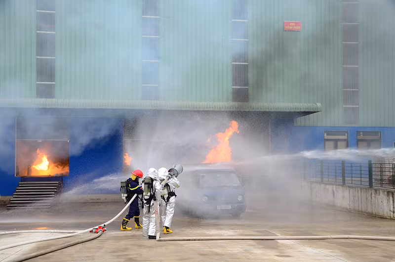 消防应急演练场景。