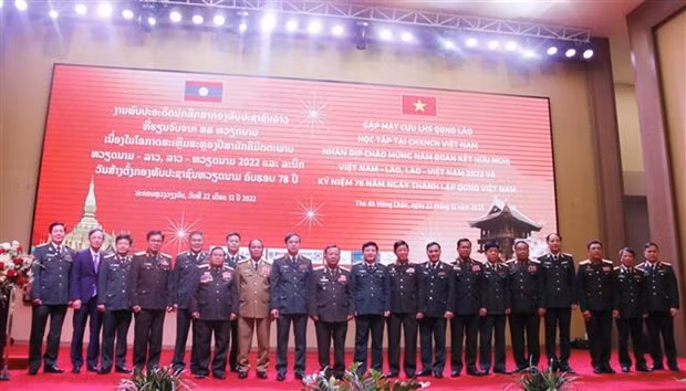 与会代表合影。