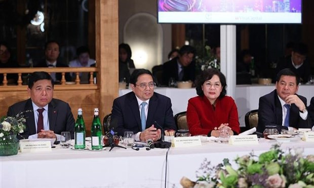 范明正总理在座谈会上发表讲话。