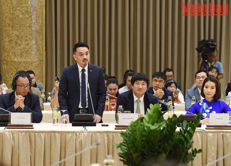 Masan集团股份公司总经理丹尼·黎在会上发表讲话。