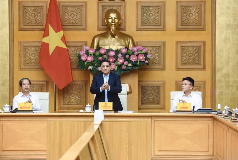 范明正总理主持召开会议。（陈海 摄）