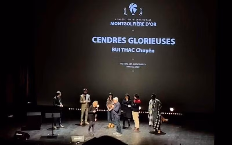 越南导演裴硕专指导电影在2022年三大洲电影节上获最高奖。