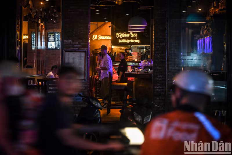 河内市民积极响应2023年“地球一小时”活动【组图】 ảnh 12 河内市民积极响应2023年“地球一小时”活动【组图】 ảnh 12