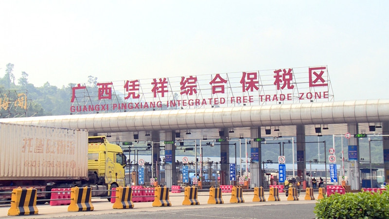 附图。