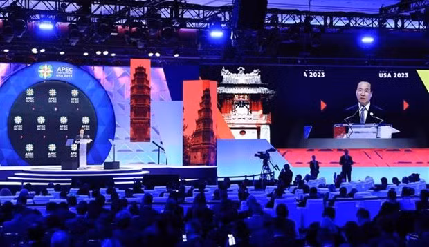 越南国家主席武文赏在2023年亚太经合组织工商领导人峰会上发表讲话。