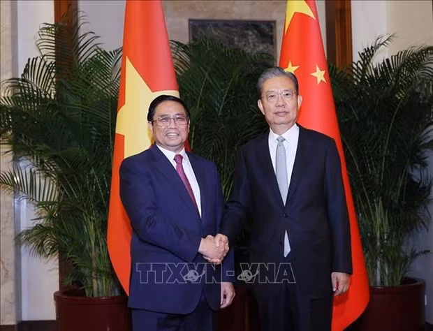 越南政府总理范明正会见中国全国人大委会长赵乐际。（图片来源：越通社）