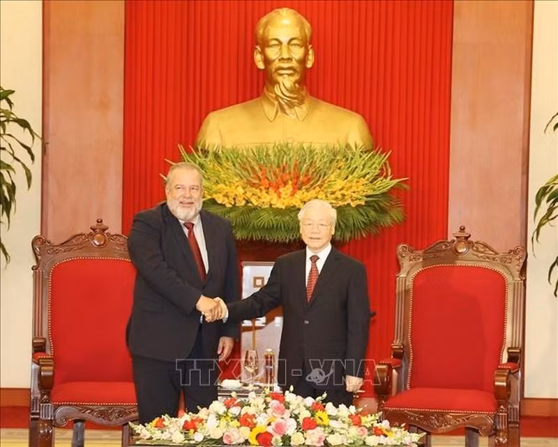 越共中央总书记阮富仲与古巴总理曼努埃尔·马雷罗。