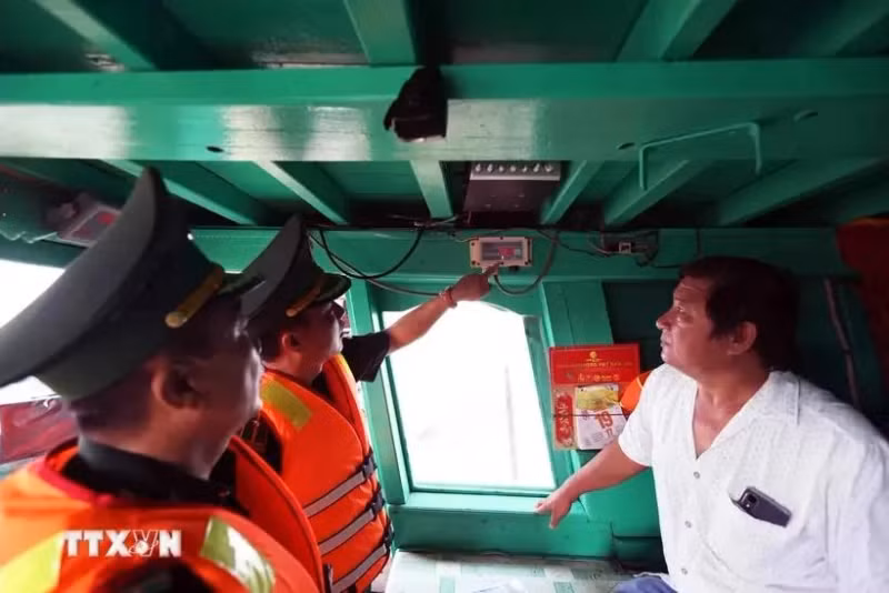 头顿市边防检查渔船船舶监视设备。