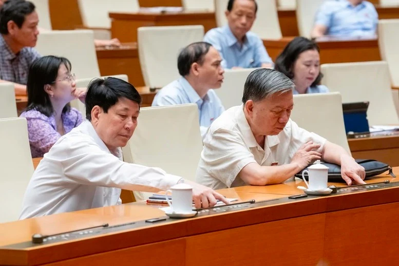 越南国会通过关于促进民营经济发展的一系列特殊机制政策的决议。