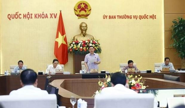 国会主席王廷惠在开幕式上发表讲话。