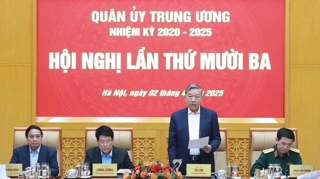 越共中央总书记苏林在会议上发表讲话。