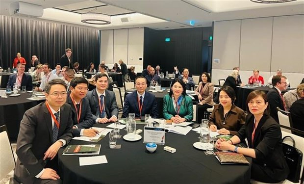 出席2023年IMPACT会议的越南代表。