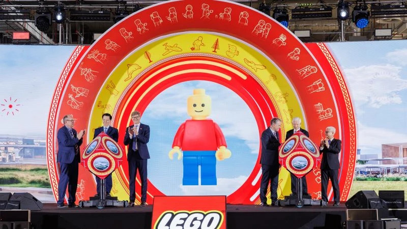 丹麦乐高集团生产厂落成典礼。