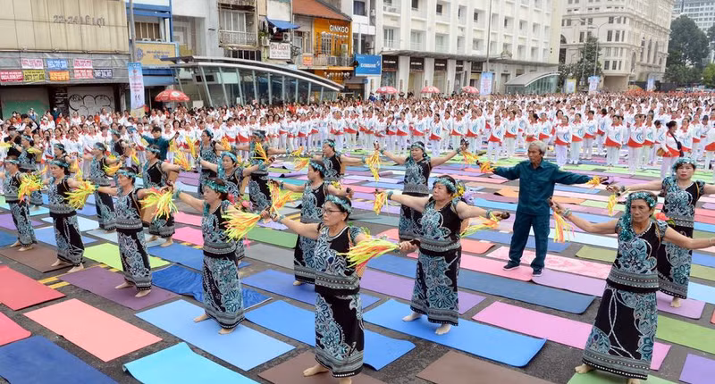 2022年养生操和瑜伽展演吸引了3000多名会员参与。