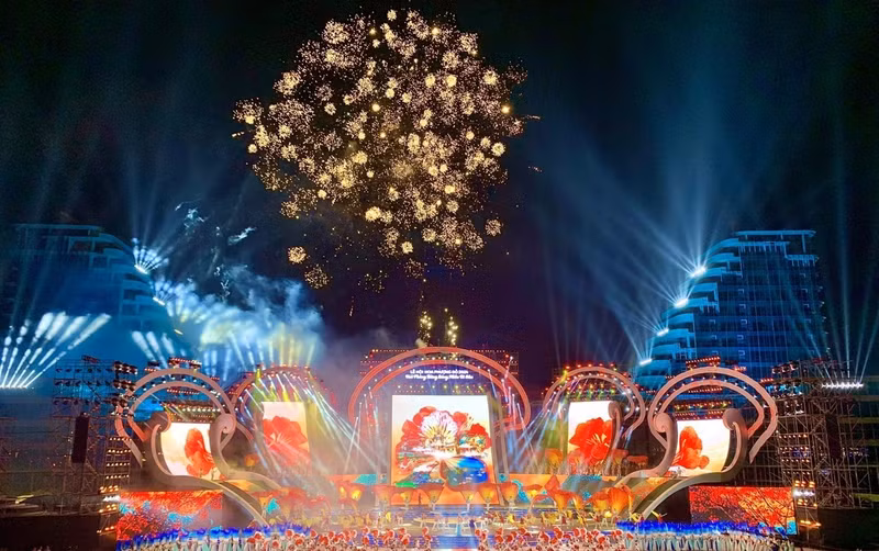 2024年海防红色凤凰花节开幕式。