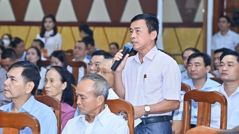 选民发表意见。