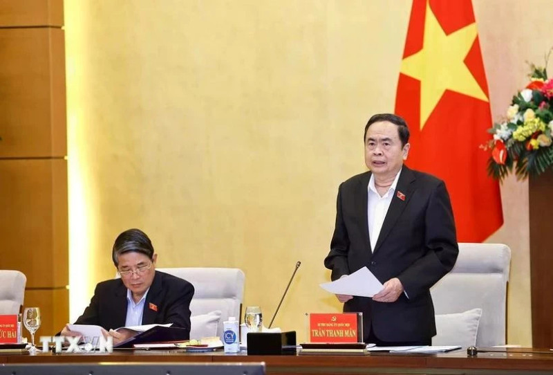 国会主席陈青敏在国会大厦主持召开国会党委常务委员会会议。（图片来源：越通社）