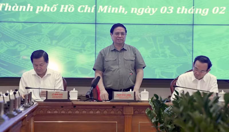范明正总理在会上发表讲话。