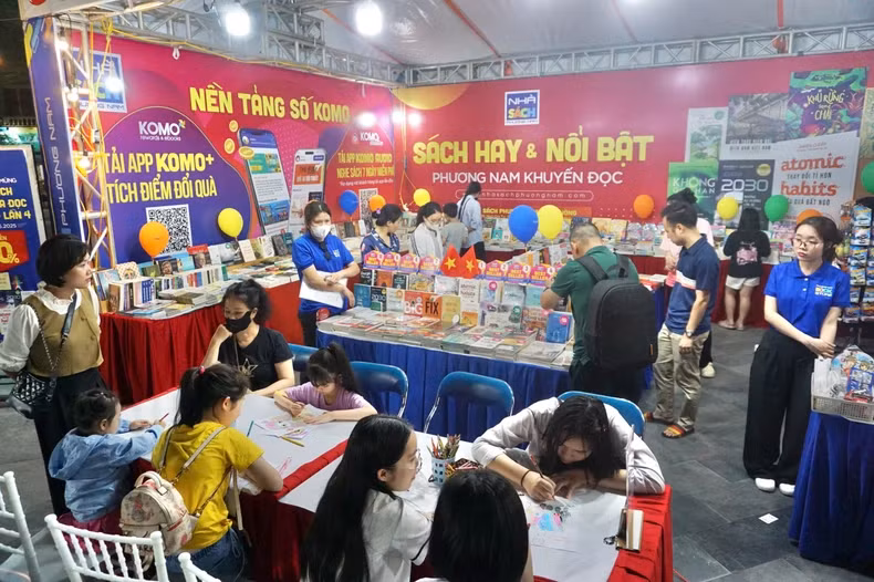 “2025年海防书街”活动展出逾一万种书籍。