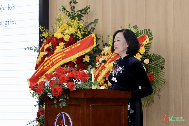 张氏梅同志在会上发表讲话。