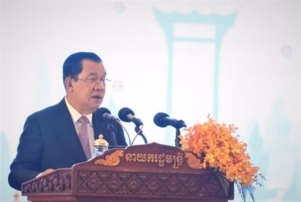 柬埔寨首相洪森在开幕式上发表讲话。