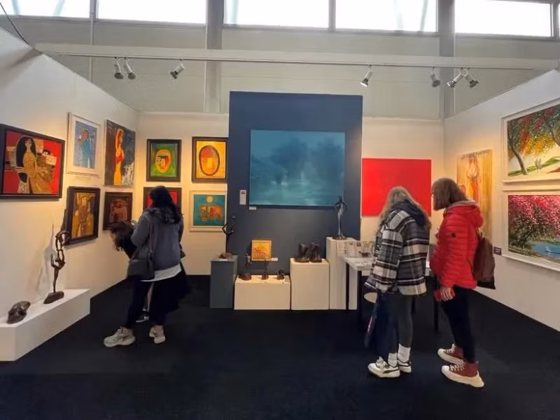 越南画作亮相英国“买得起艺术节” 。