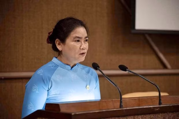 越南妇女联合会常务副主席杜氏秋草在座谈会发表讲话。
