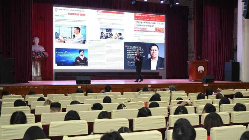100余名大学生参加知识分享会。