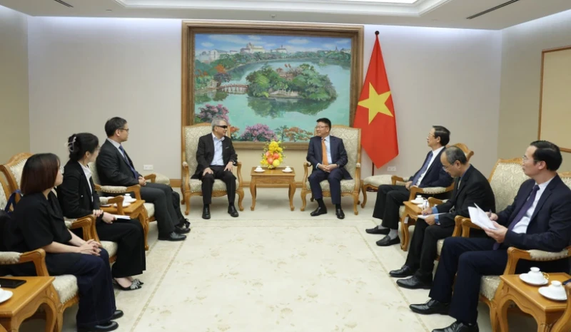 越南政府副总理黎成龙会见了美国非营利组织——越南基金会执行经理范德忠坚。