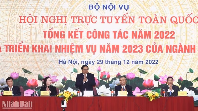 越南政府总理范明正出席内务部2022年工作总结和部署2023年工作任务会议。（陈海 摄）