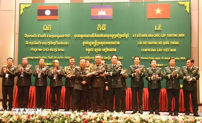 与会代表合影。