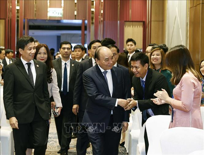 阮春福主席会见旅居印尼越南人代表。（图片来源：越通社）