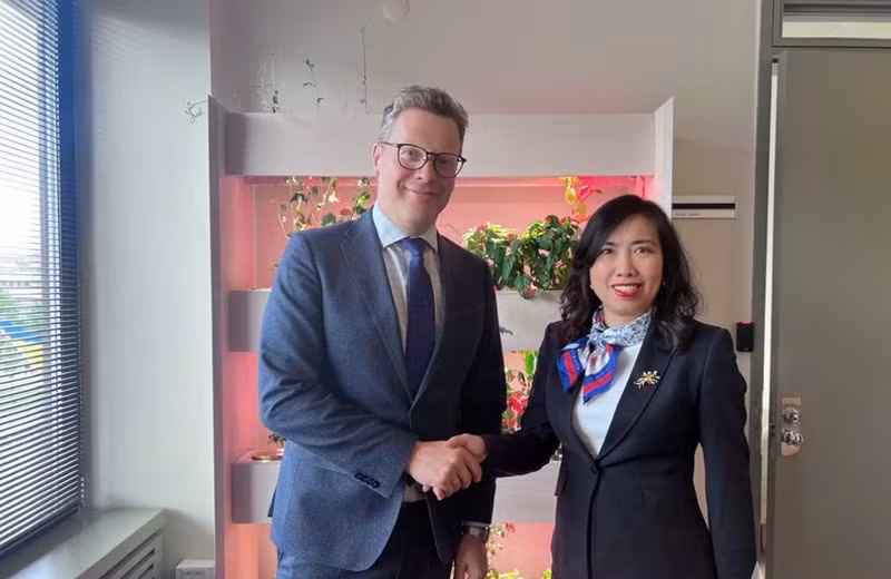 越南外交部副部长黎氏秋姮会见爱沙尼亚外交部国务秘书马丁·罗杰高度。