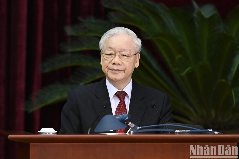 越共中央总书记阮富仲在会上致闭幕词。（登科 摄）