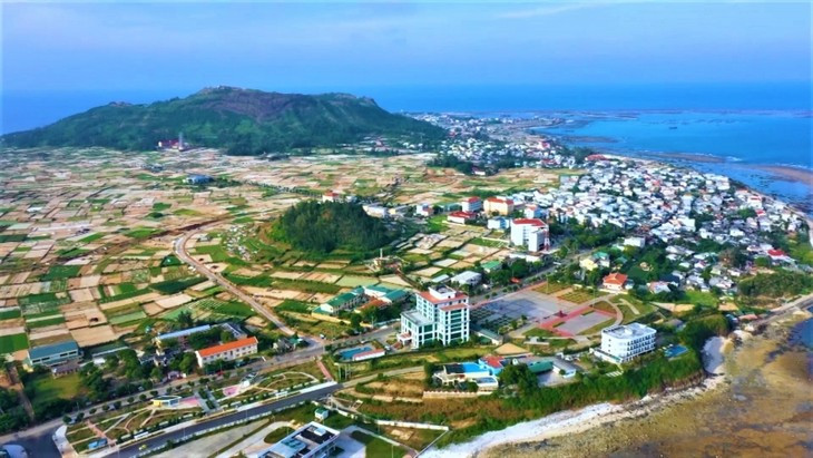 李山全景。