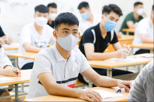 超过100万名考生办理考试手续。