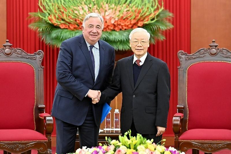 越共中央总书记阮富仲会见法国参议院议长热拉尔·拉尔歇。（登科 摄）