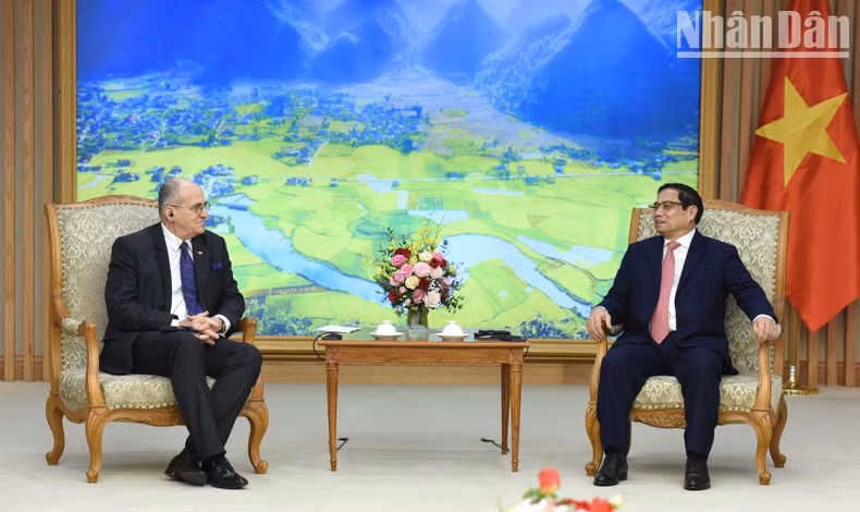 越南政府总理范明正与波兰外交部部长兹比格涅夫·劳。（陈海 摄）