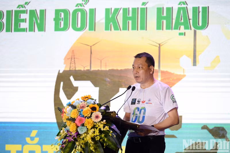 河内市民积极响应2023年“地球一小时”活动【组图】 ảnh 2 河内市民积极响应2023年“地球一小时”活动【组图】 ảnh 2