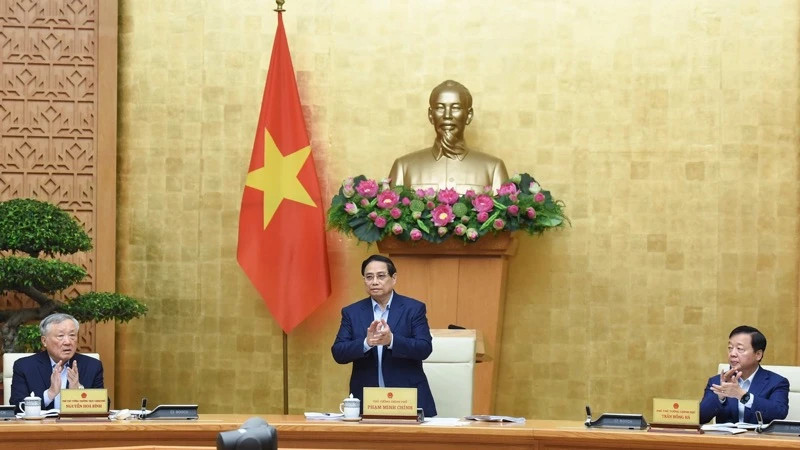 越南政府总理范明正主持2月份政府例行会议。（陈海 摄）