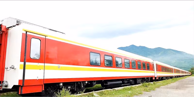 西贡-芽庄新列车开始试运行。