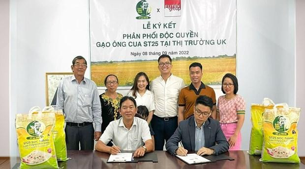 胡光智有限公司与食品经销商EUTEK 集团签署关于在英国市场“郭翁米 ” 品牌 ST25大米的独家经销合同。
