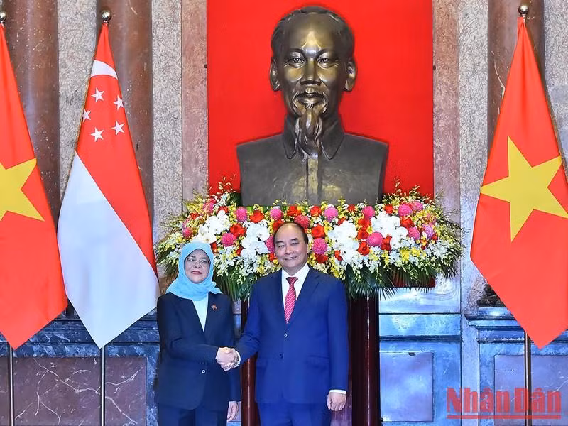 越南国家主席阮春福与新加坡共和国总统哈莉玛•雅各布。