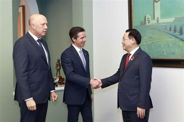 越南国会主席王廷惠会见澳大利亚教育部长和澳大利亚反对党领袖。