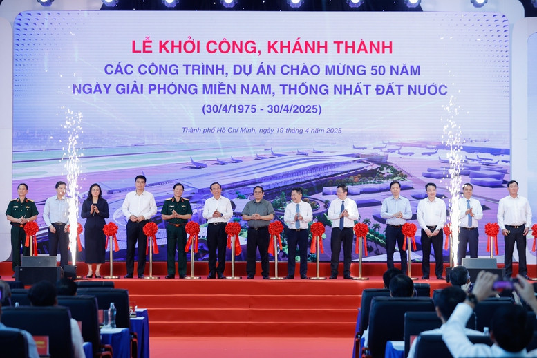 范明正总理主持越南全国80项重点项目开工和竣工仪式。